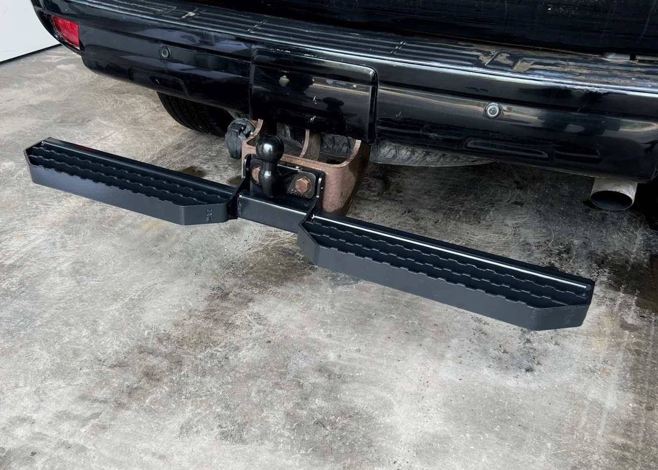 Kaksipuoleinen Astinlauta Pakettiauton Vetokoukkuun, Leveys 120cm, Hoyla-Tools 4 Kaksipuoleinen Astinlauta Pakettiauton Vetokoukkuun, Leveys 120cm, Hoyla-Tools - Image 4